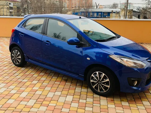 Mazda 2 - фото 2