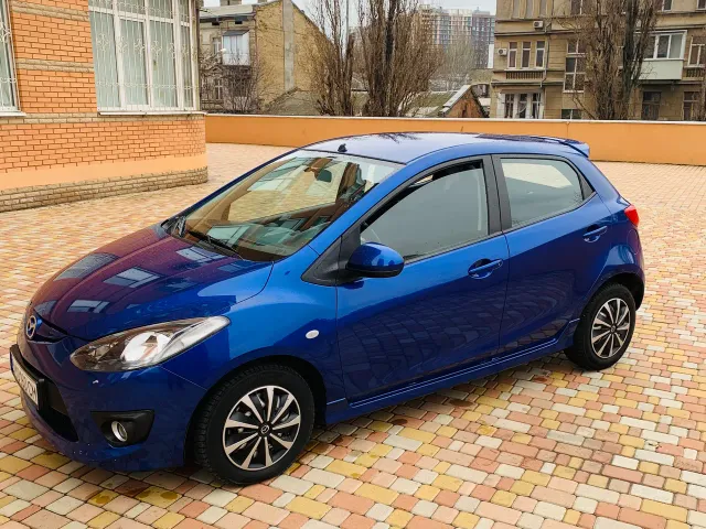 Mazda 2 - фото 5