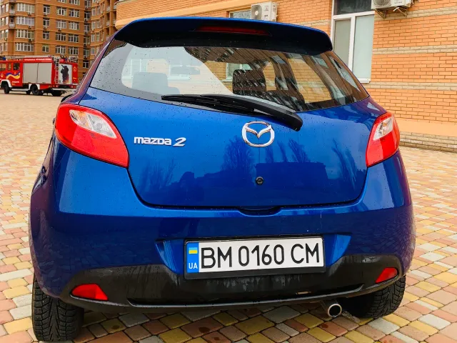 Mazda 2 - фото 4