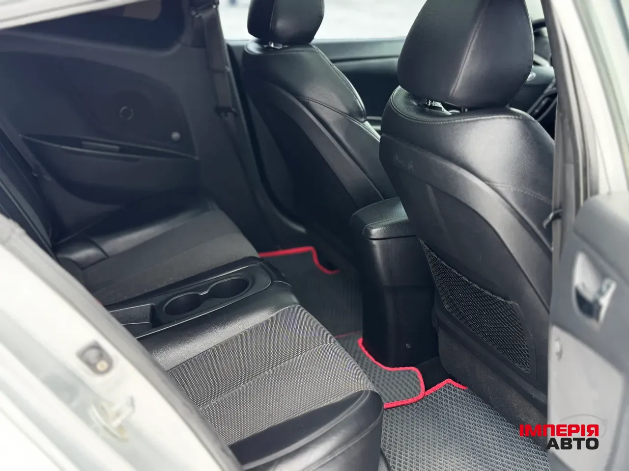 Hyundai Veloster - фото 13