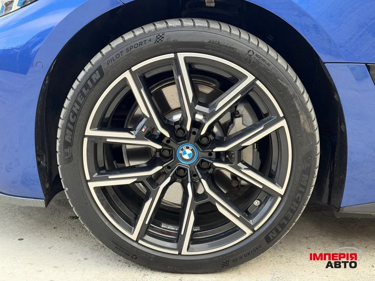 BMW i4 - фото 14