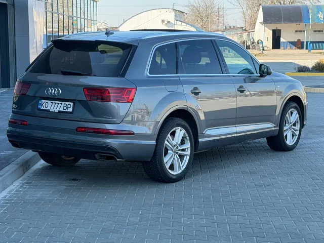 Audi Q7 - фото 5