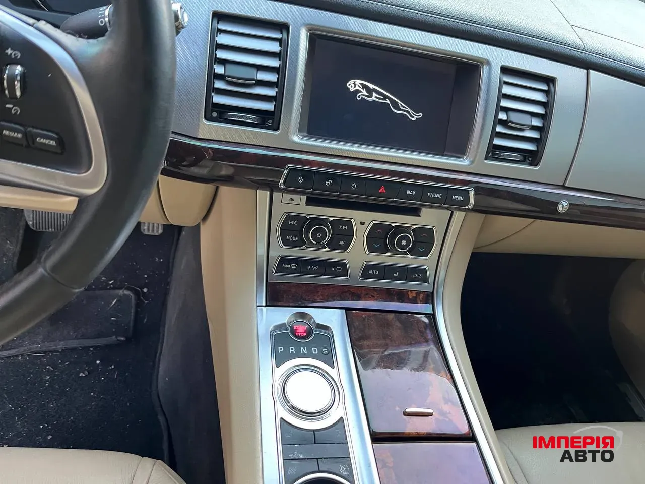 Jaguar XF - фото 9