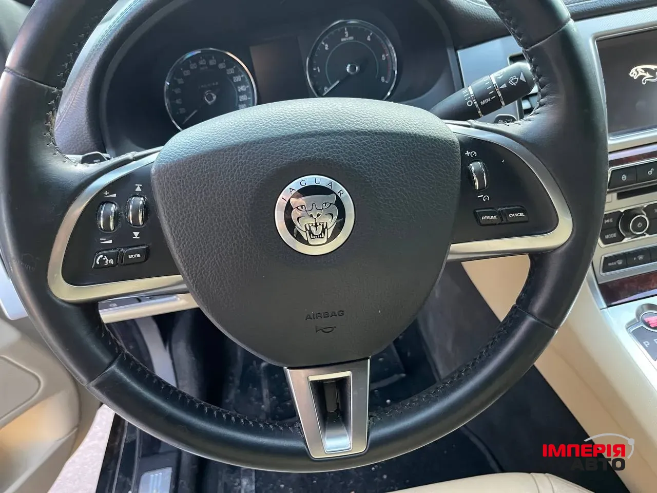 Jaguar XF - фото 8