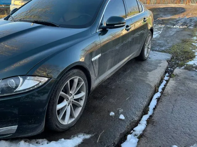 Jaguar XF - фото 3