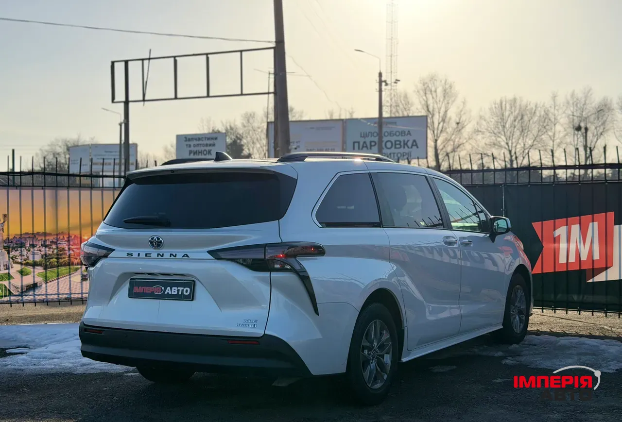 Toyota Sienna - фото 5