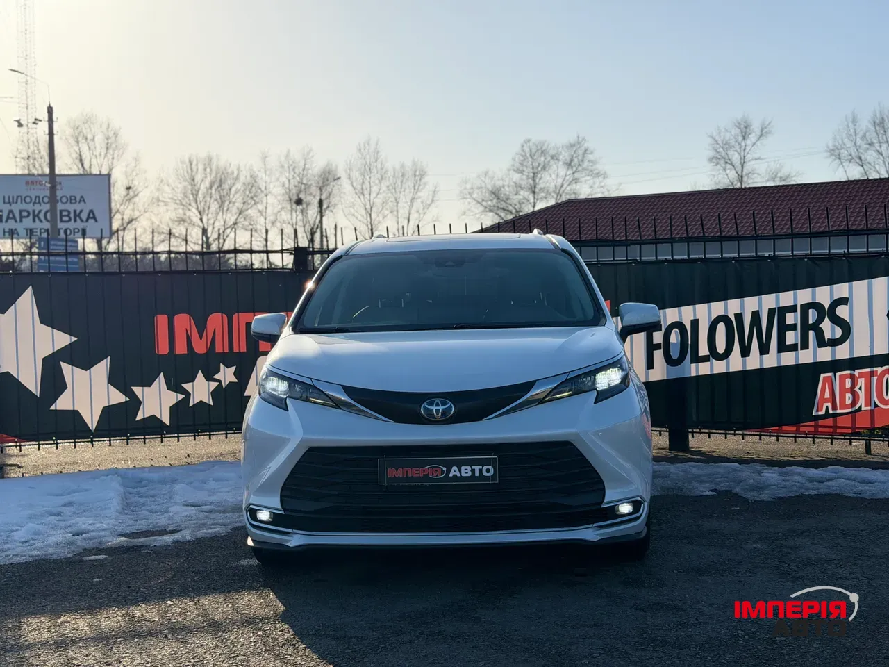 Toyota Sienna - фото 3