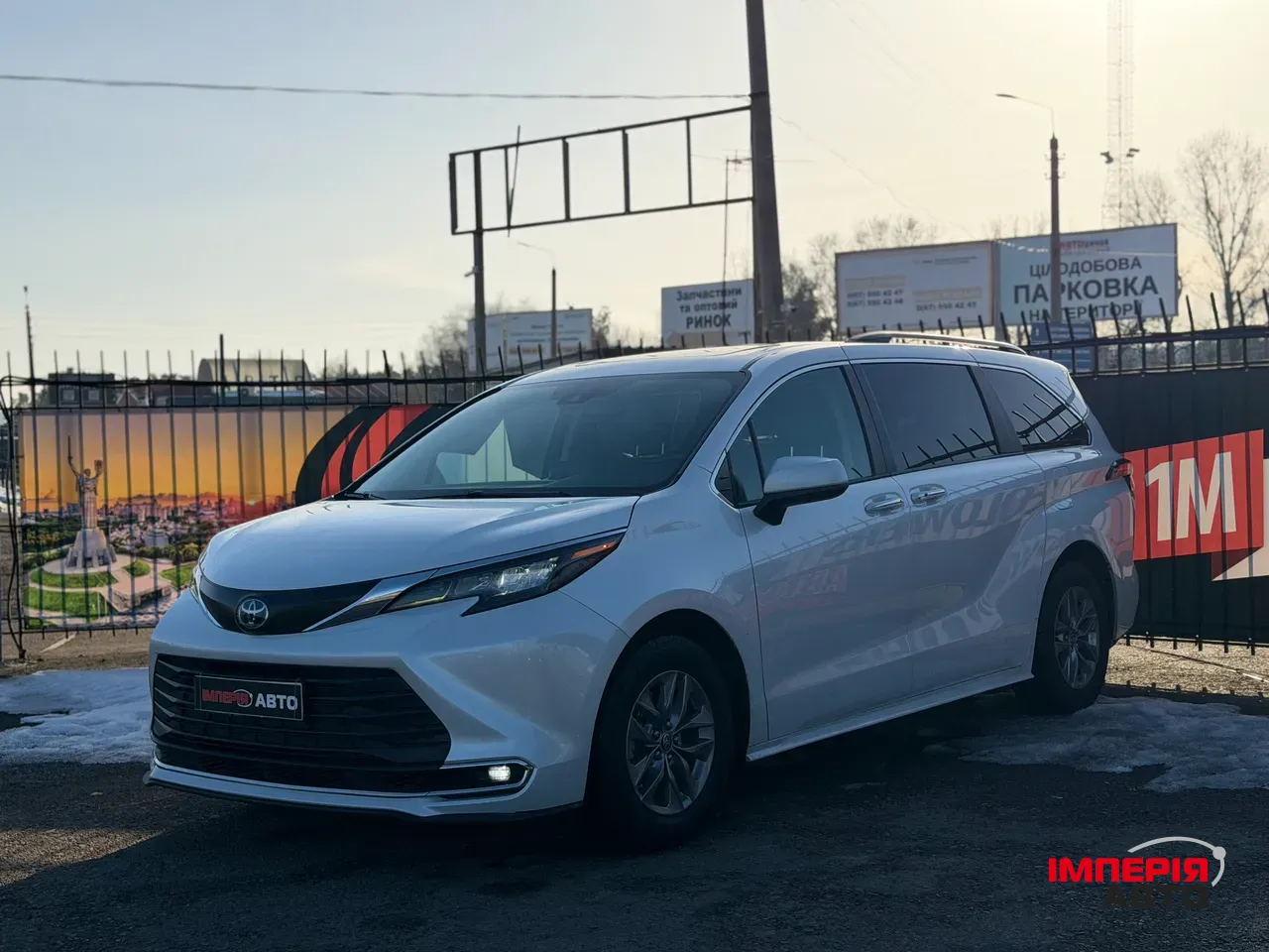 Toyota Sienna - фото 2