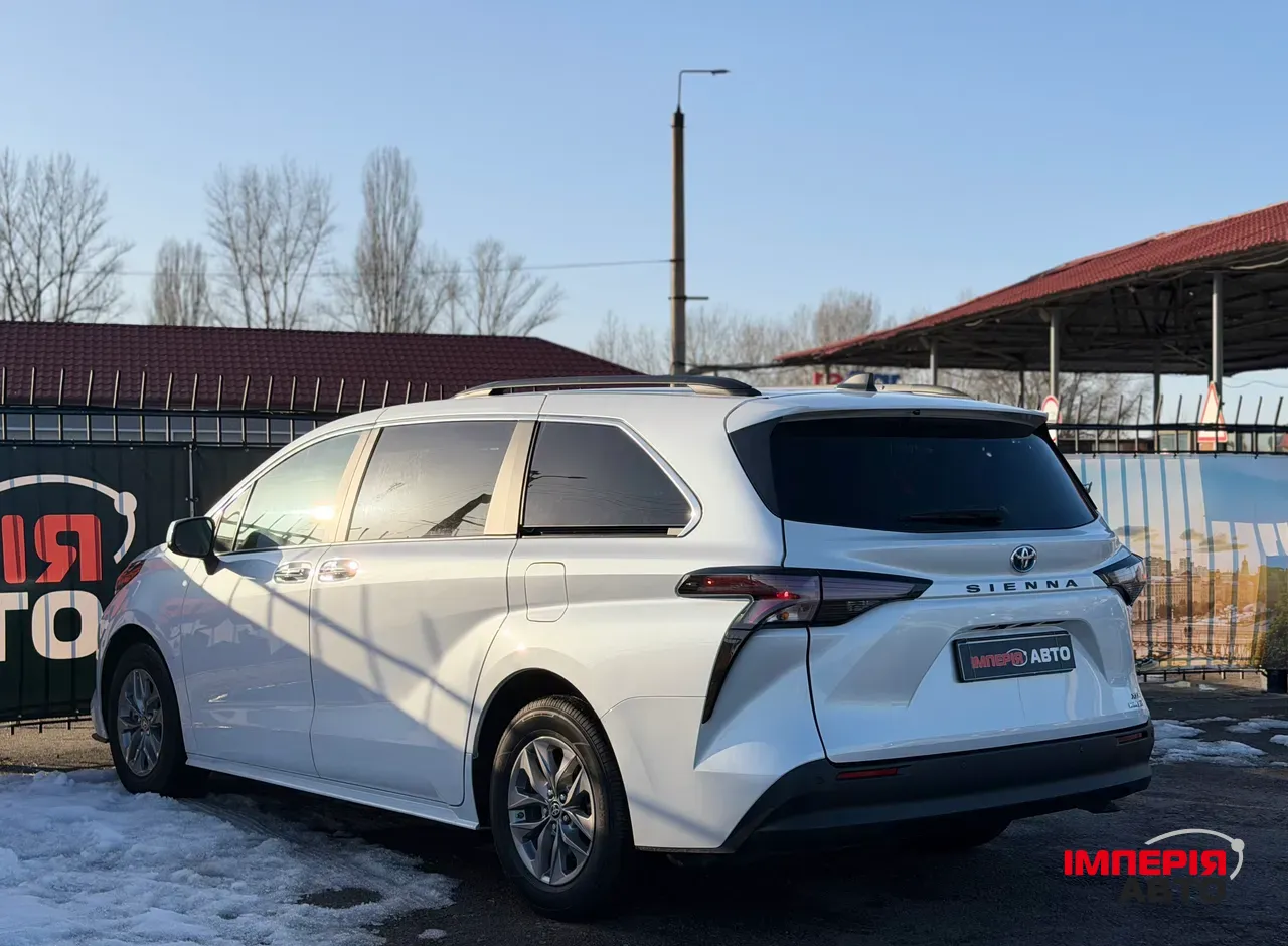 Toyota Sienna - фото 4