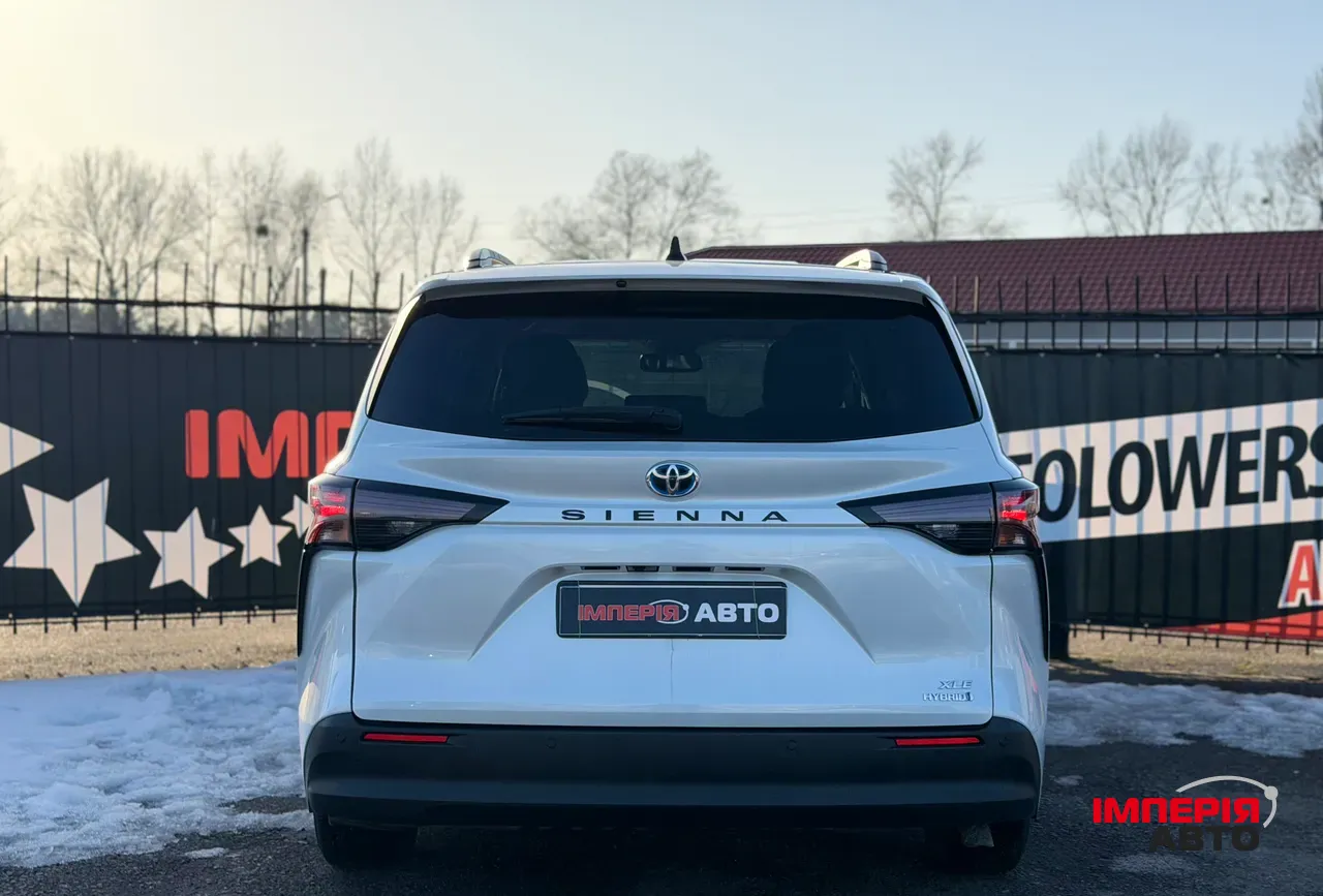 Toyota Sienna - фото 6