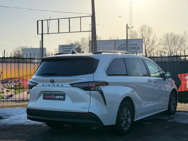 Toyota Sienna - фото 5