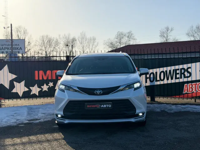 Toyota Sienna - фото 3