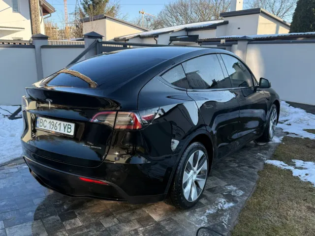 Tesla Model Y - фото 2