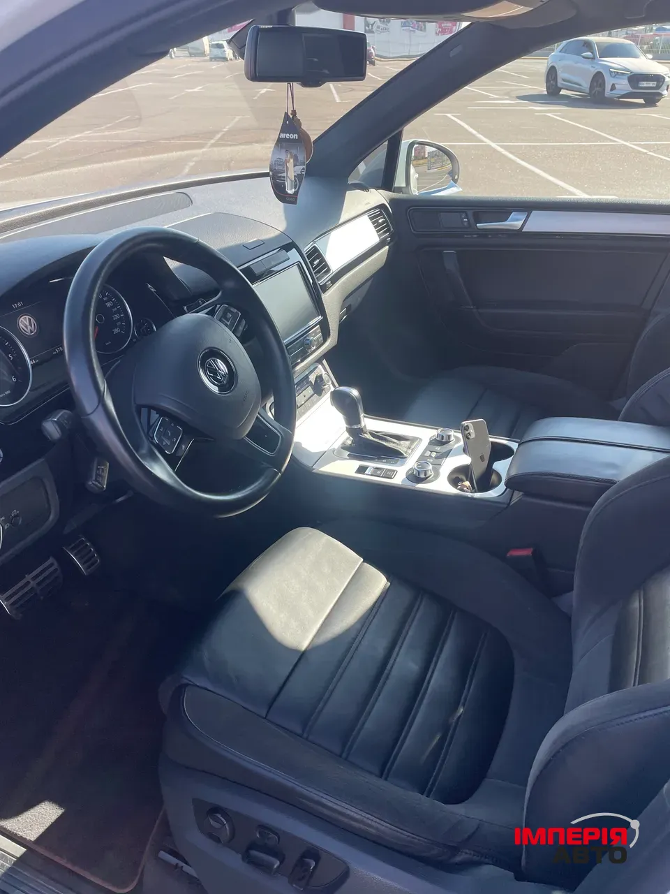 Volkswagen Touareg - фото 8