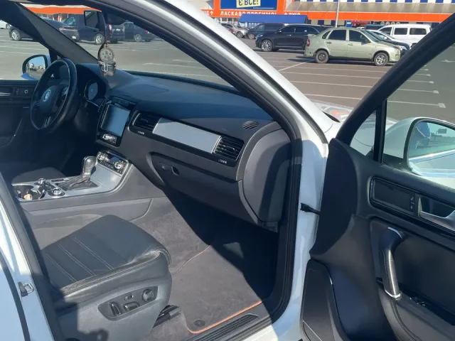 Volkswagen Touareg - фото 3