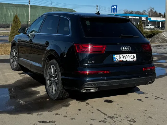 Audi Q7 - фото 5