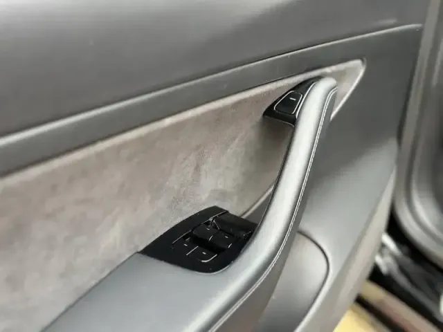 Tesla Model 3 - фото 3