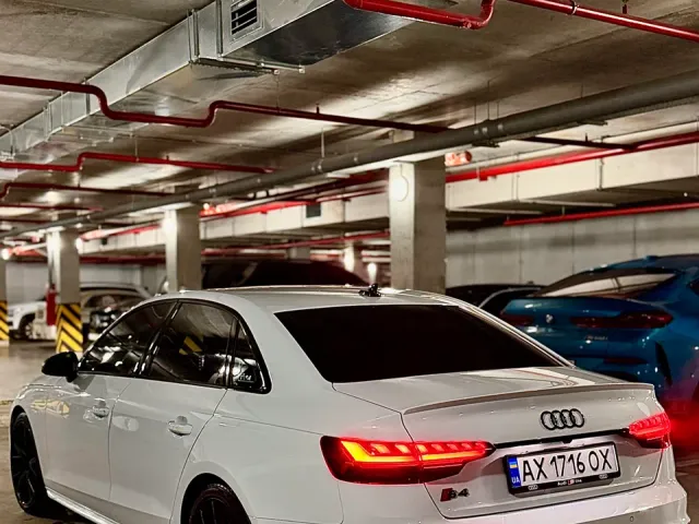 Audi S4 - фото 5