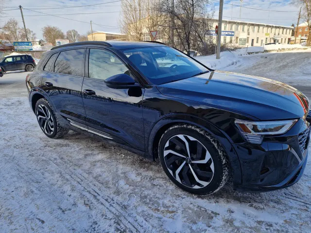 Audi Q8 e-tron - фото 1