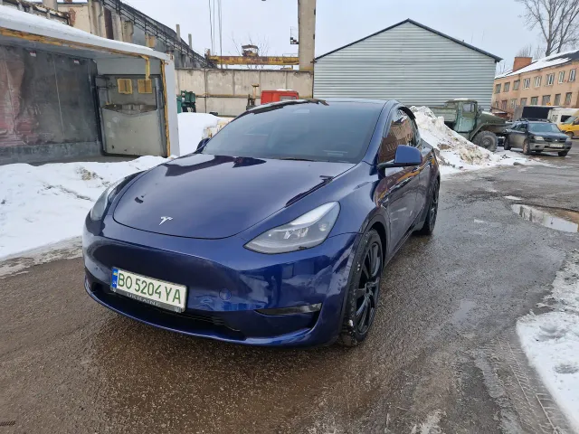 Tesla Model Y - фото 1