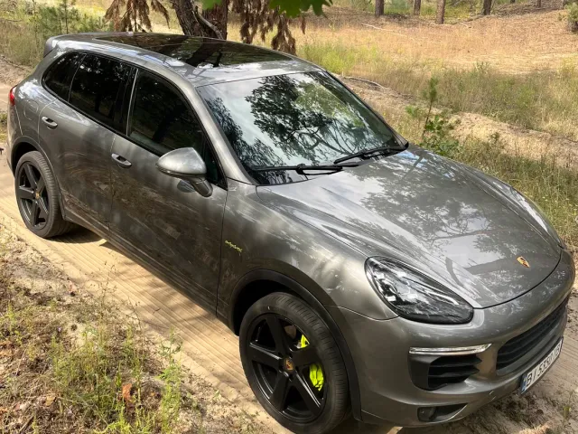 Porsche Cayenne - фото 1