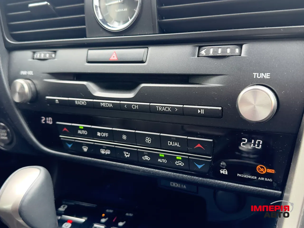 Lexus RX - фото 34