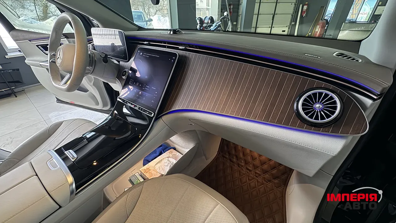 Mercedes-Benz EQE SUV - фото 12