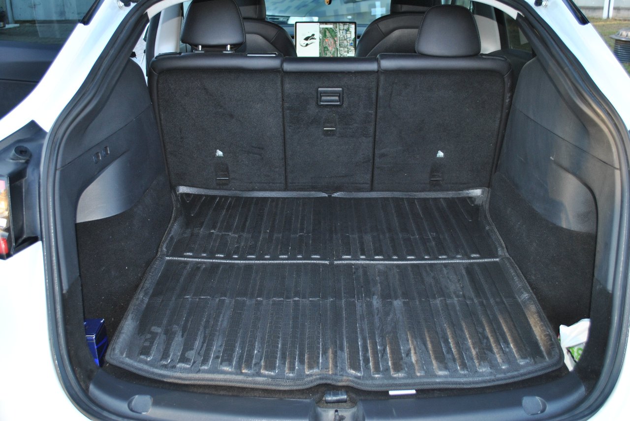 Tesla Model Y - фото 23