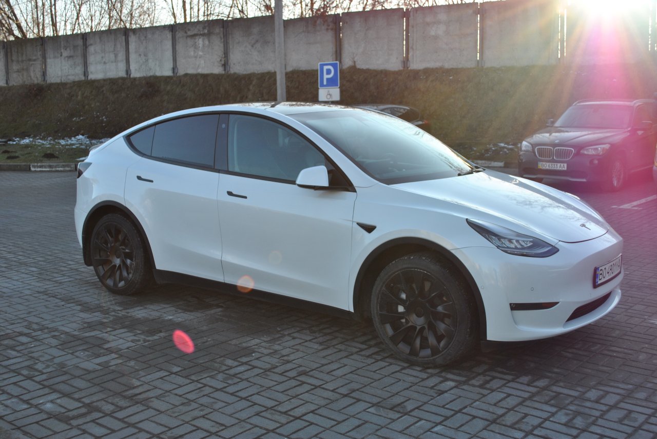 Tesla Model Y - фото 13