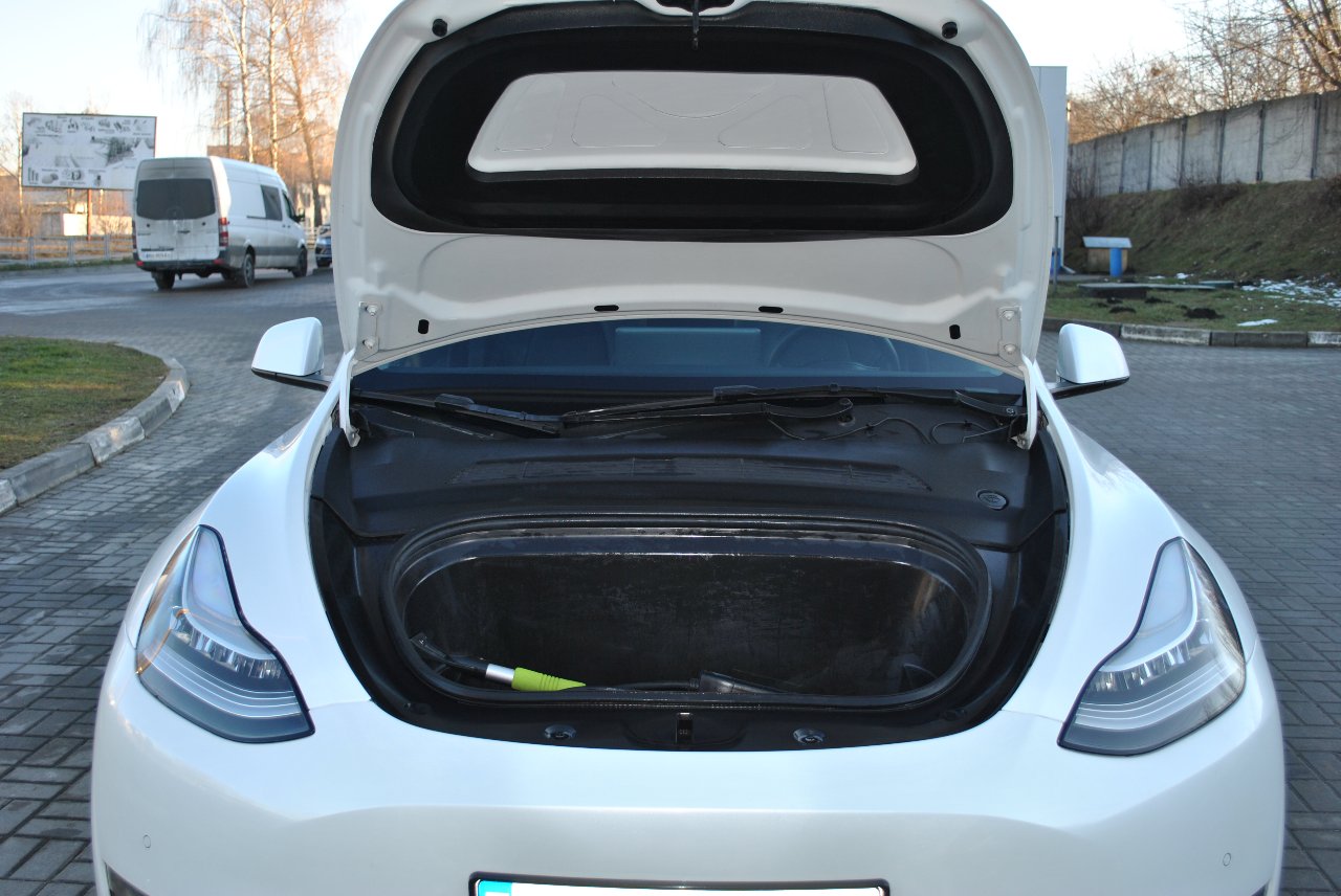 Tesla Model Y - фото 24