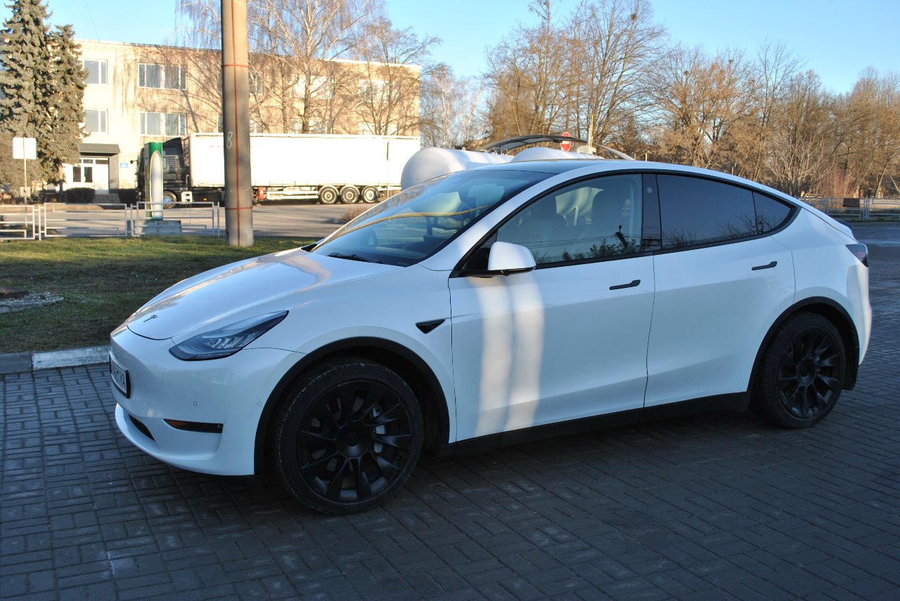 Tesla Model Y - фото 6