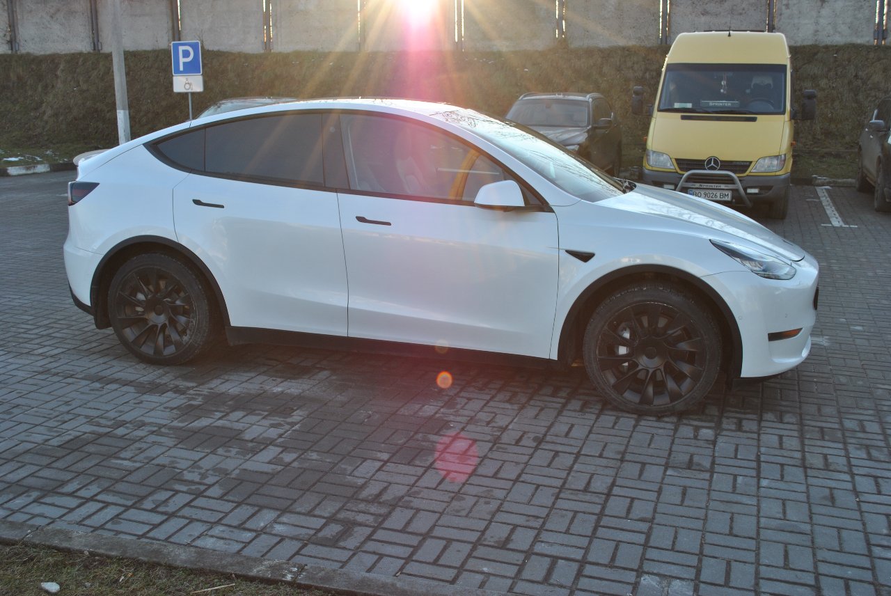 Tesla Model Y - фото 14