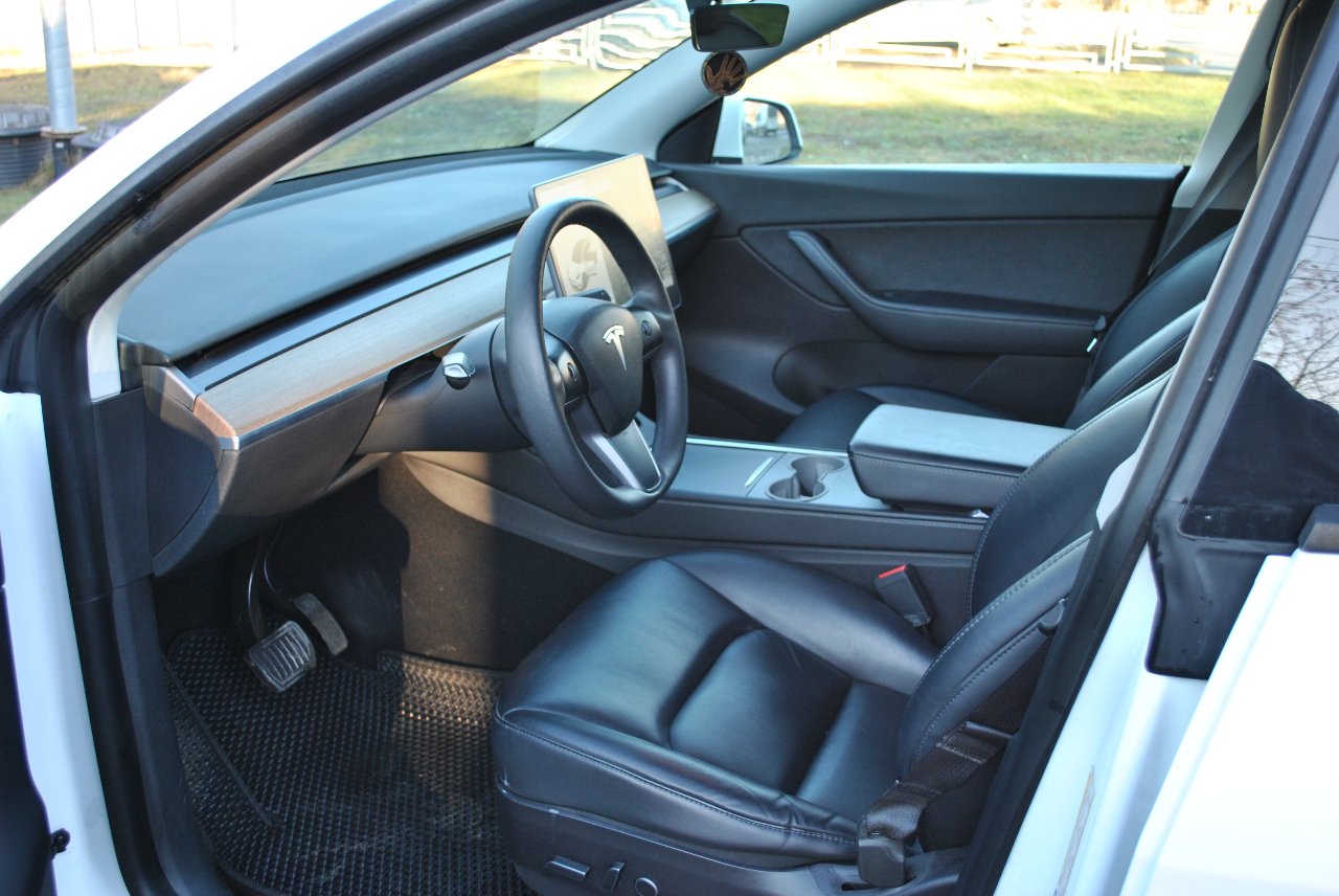 Tesla Model Y - фото 16