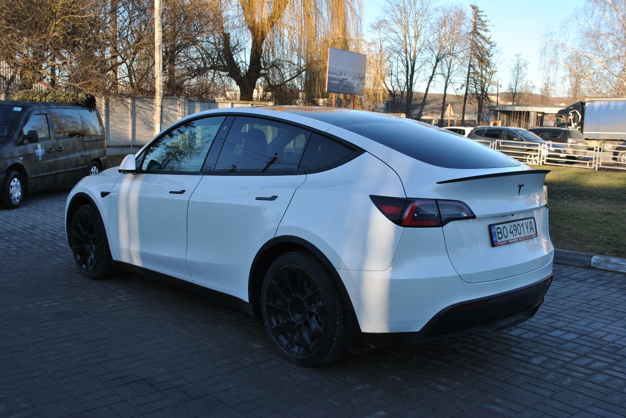 Tesla Model Y - фото 7