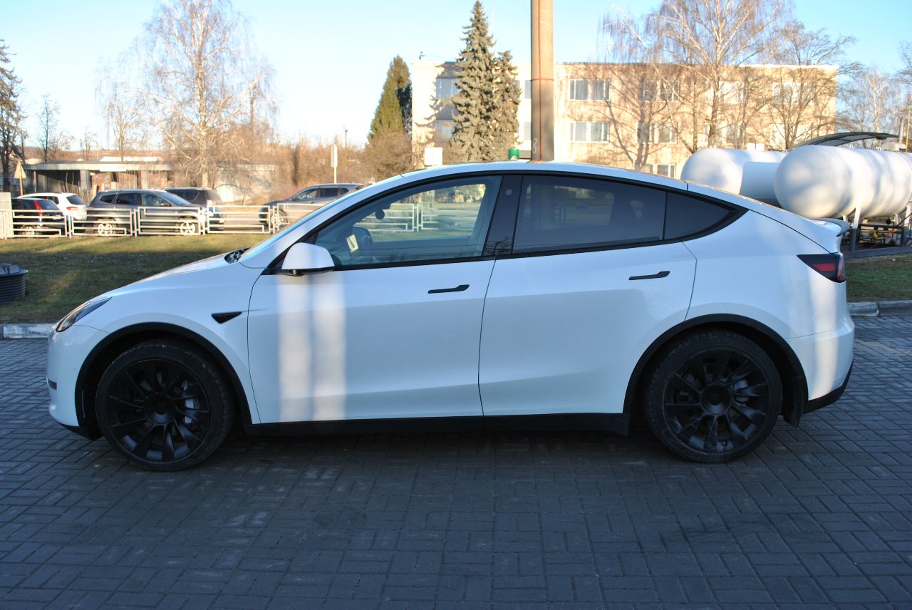 Tesla Model Y - фото 5