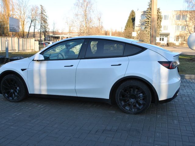 Tesla Model Y - фото 4