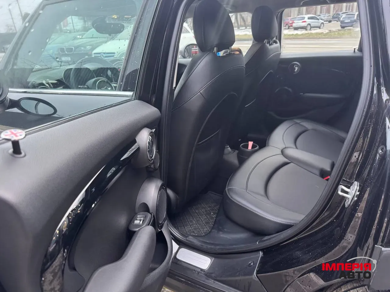 Mini Hatch - фото 8