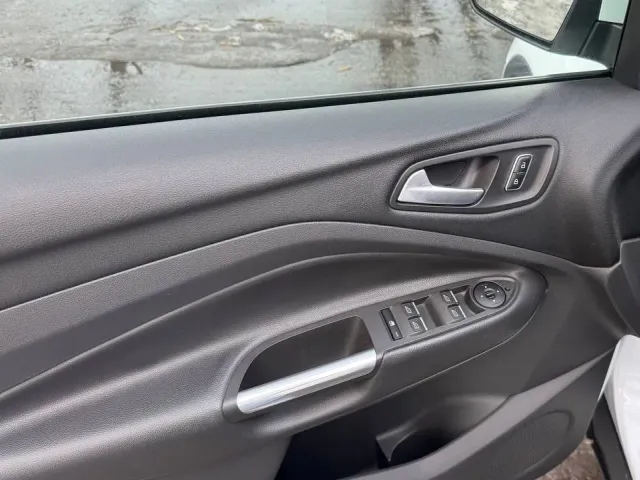 Ford Kuga - фото 4