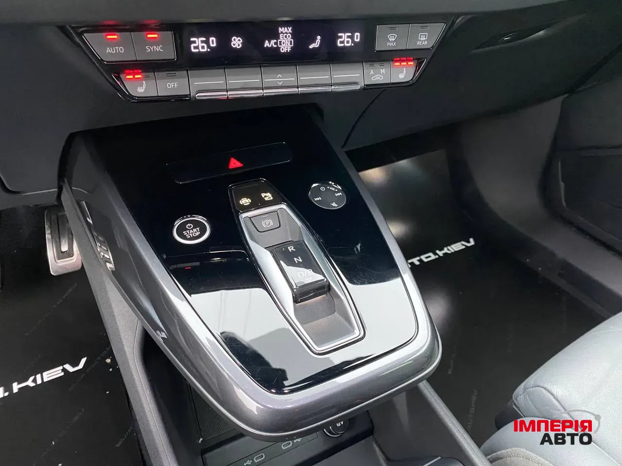 Audi e-tron - фото 11