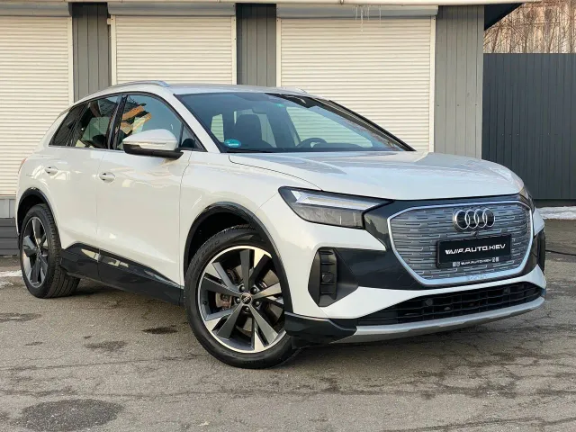 Audi Q4 e-tron - фото 1