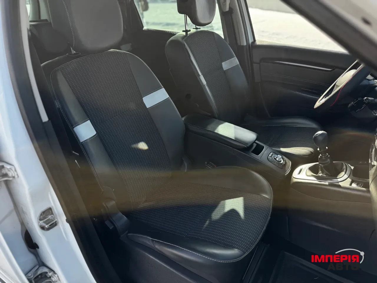 Renault Scenic - фото 17