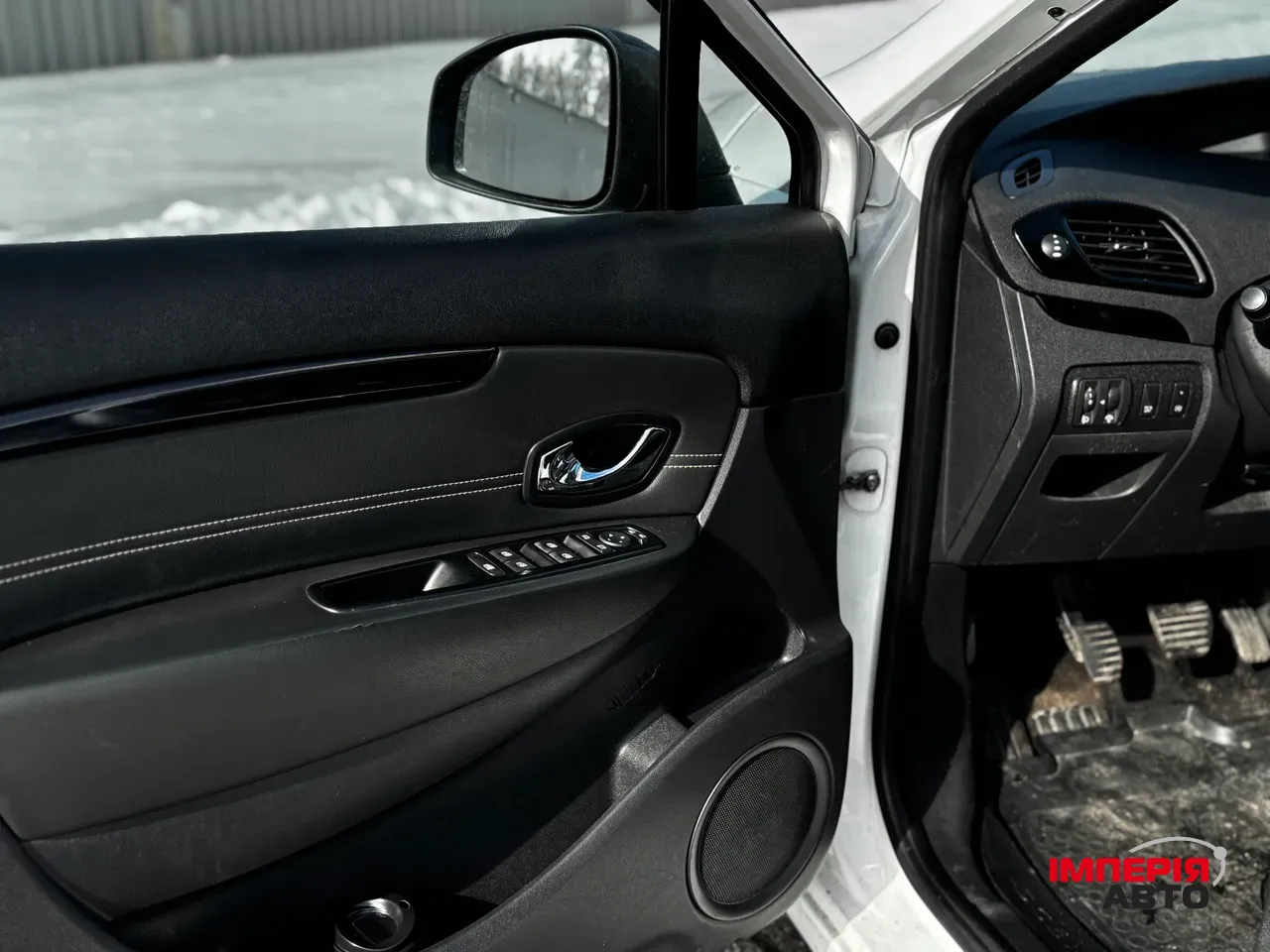 Renault Scenic - фото 8