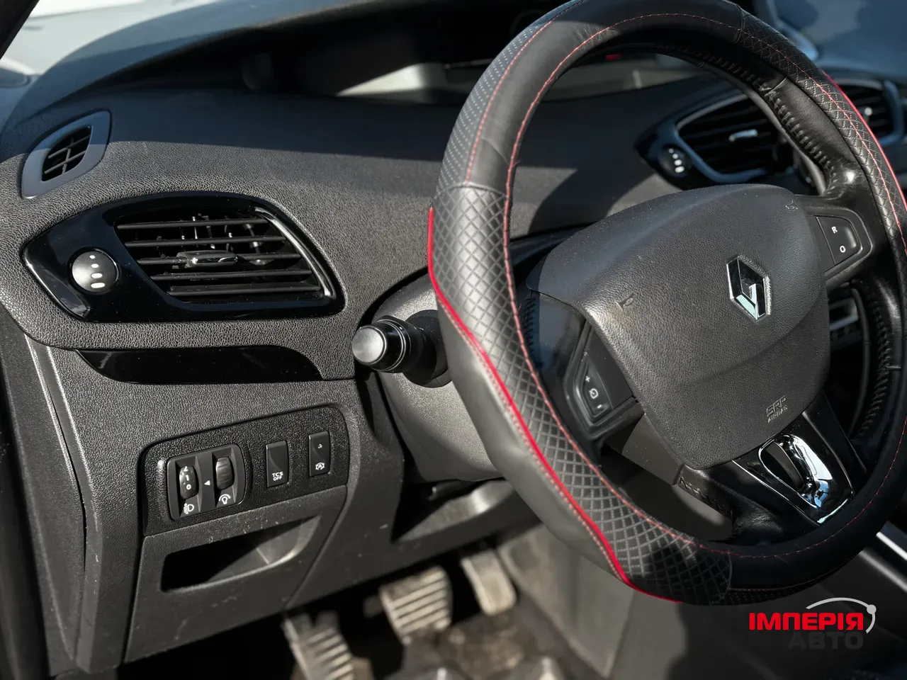 Renault Scenic - фото 9