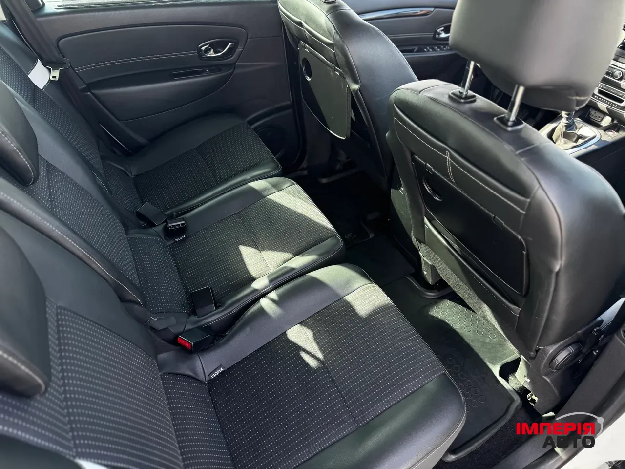 Renault Scenic - фото 11