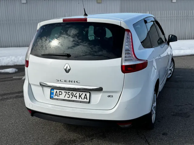 Renault Scenic - фото 5