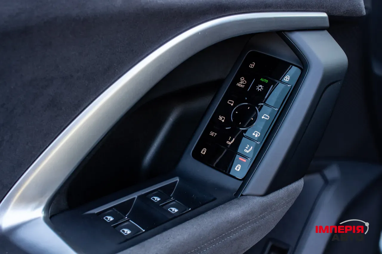 Audi SQ5 - фото 14