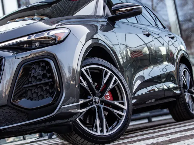 Audi SQ5 - фото 3