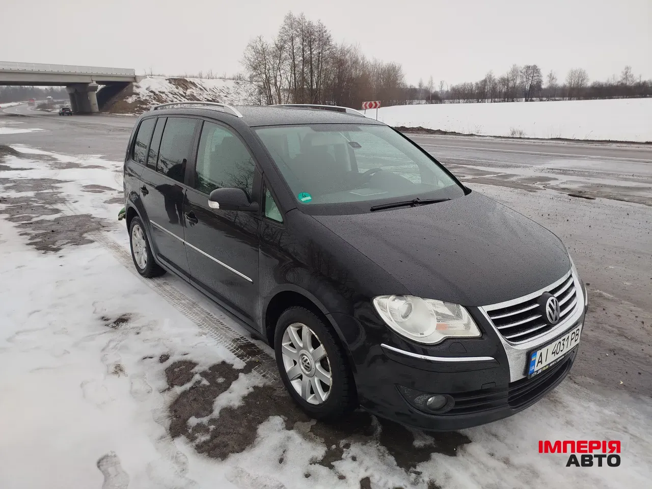 Volkswagen Touran - фото 1