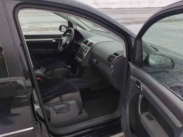 Volkswagen Touran - фото 2
