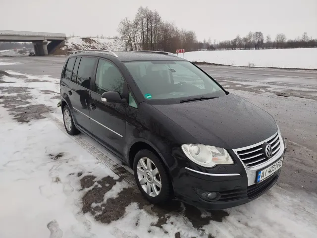 Volkswagen Touran - фото 1